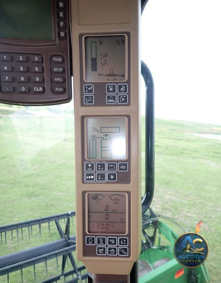 2004 John Deere 9560  combine