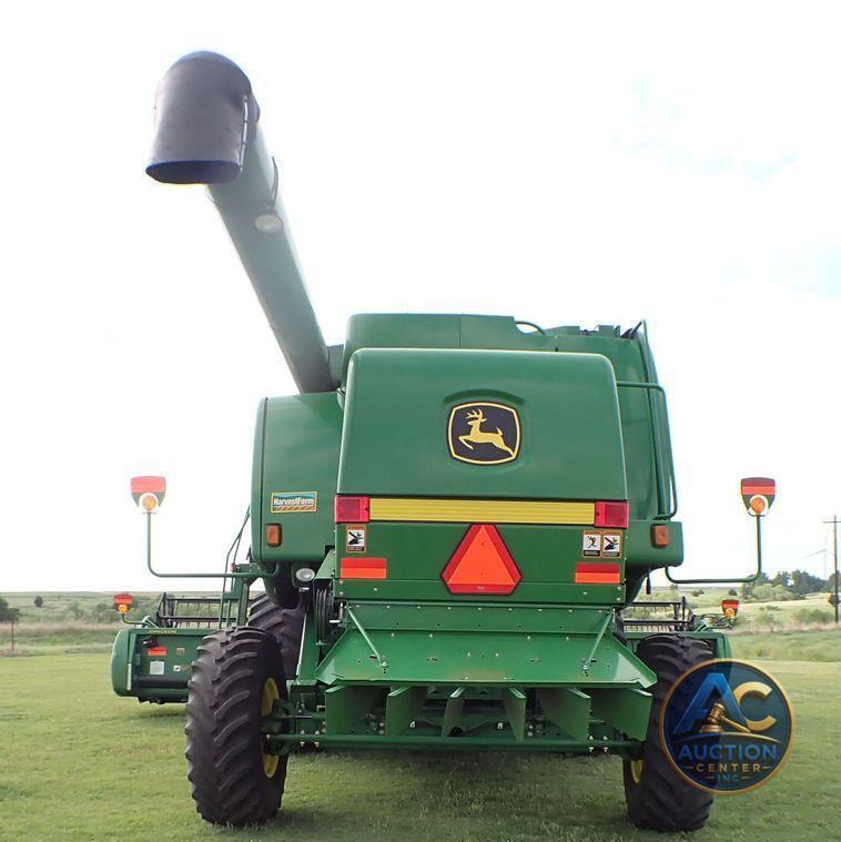 2004 John Deere 9560  combine