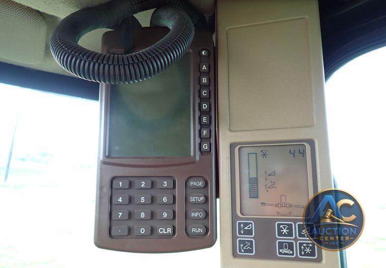 2004 John Deere 9560  combine