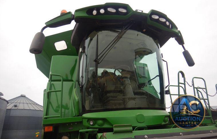 2017 John Deere S680S RWA combine