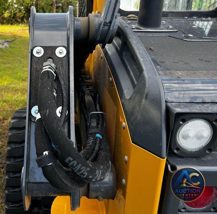 2022 John Deere 325G  tracked skid steer loader
