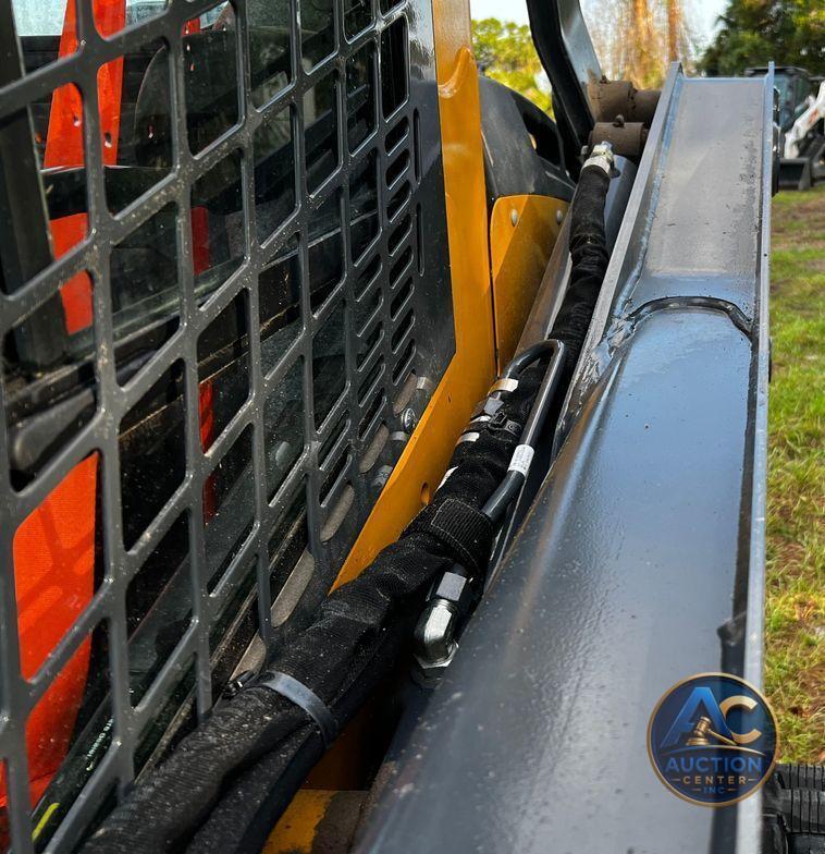 2022 John Deere 325G  tracked skid steer loader
