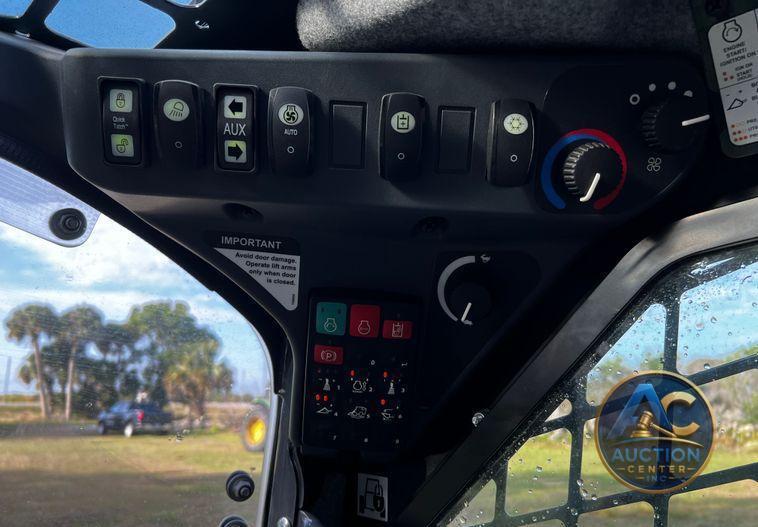2022 John Deere 325G  tracked skid steer loader