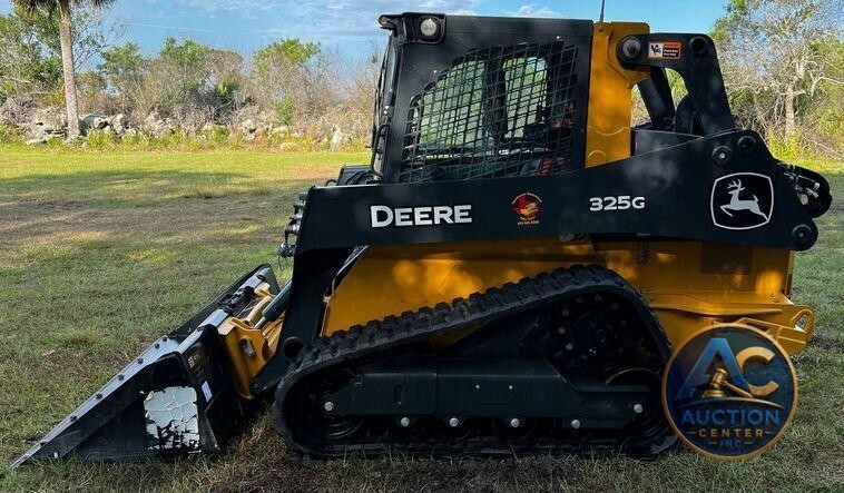 2022 John Deere 325G  tracked skid steer loader