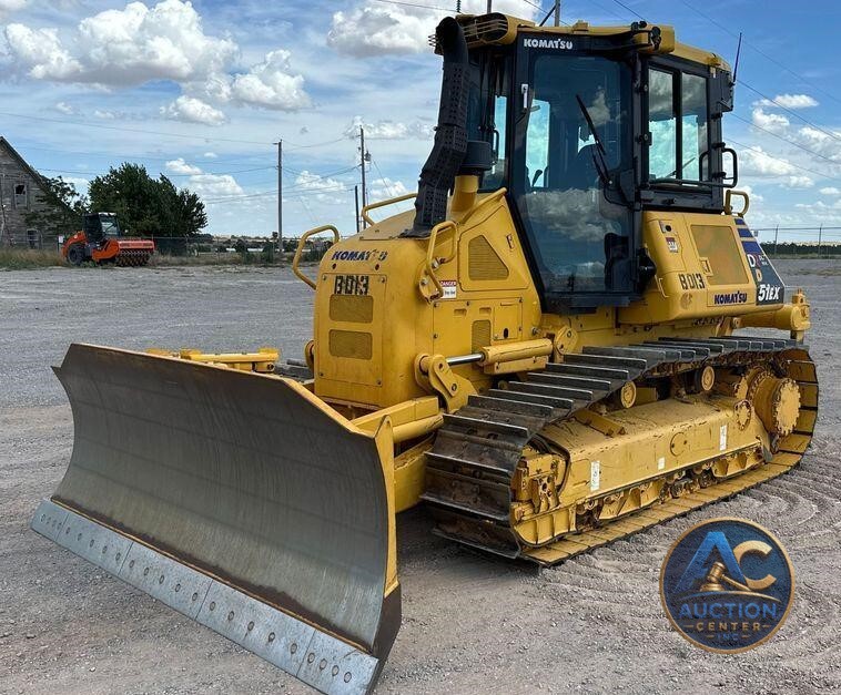 2023 Komatsu  D51EX-24 dozer