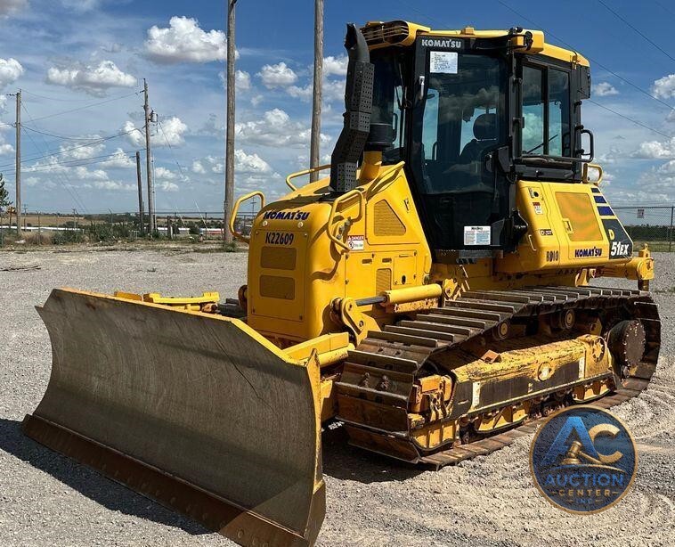 2022 Komatsu  D51EX-24 dozer