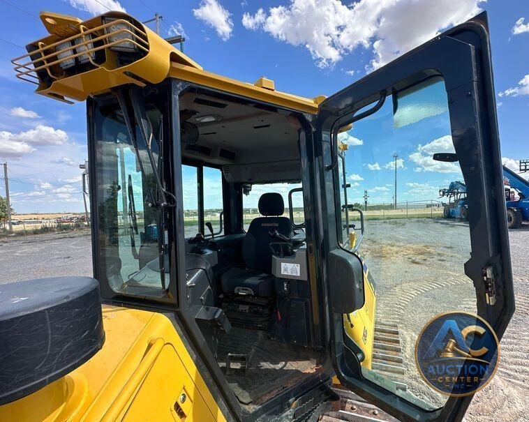 2022 Komatsu  D51EX-24 dozer