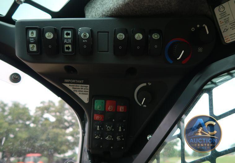 2018 John Deere 333G skid steer