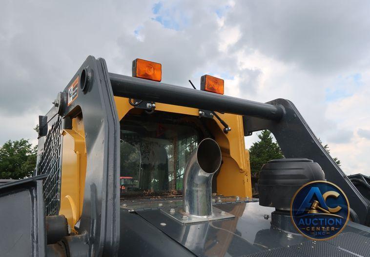 2018 John Deere 333G skid steer