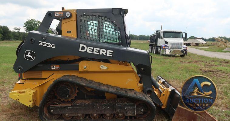 2018 John Deere 333G skid steer