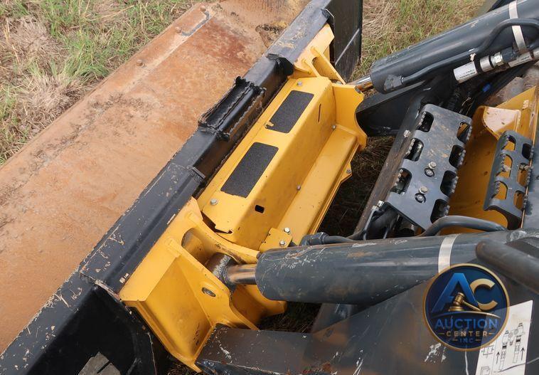 2018 John Deere 333G skid steer