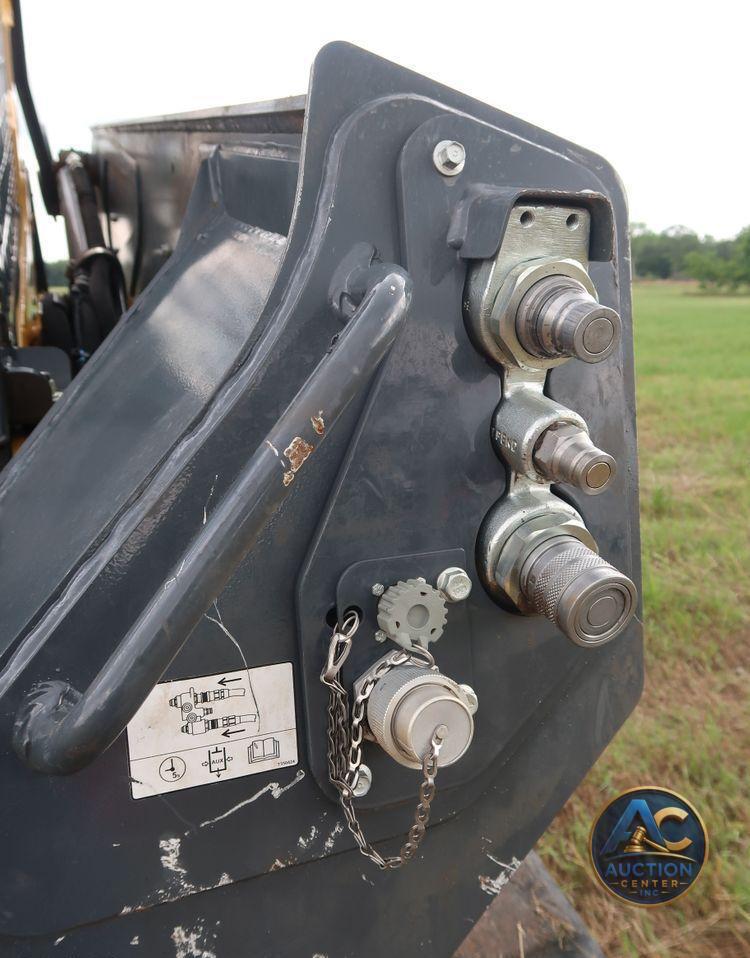 2018 John Deere 333G skid steer