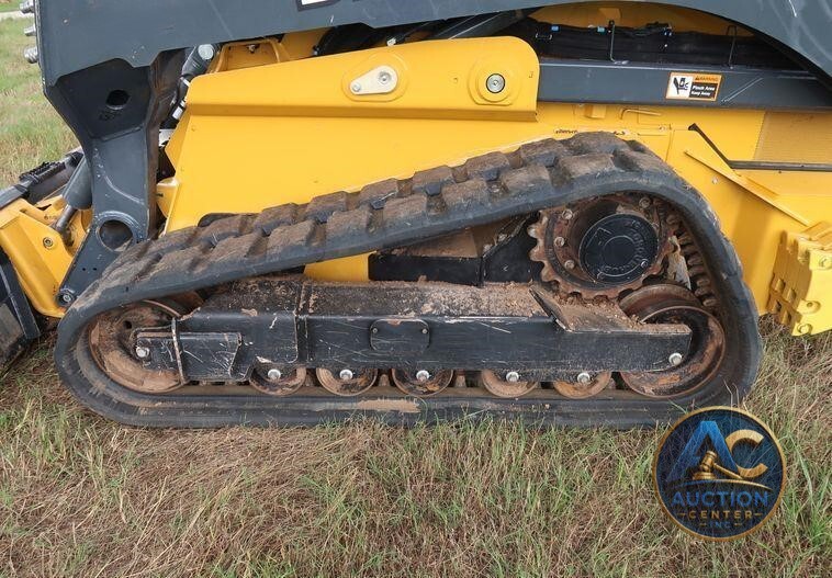 2018 John Deere 333G skid steer