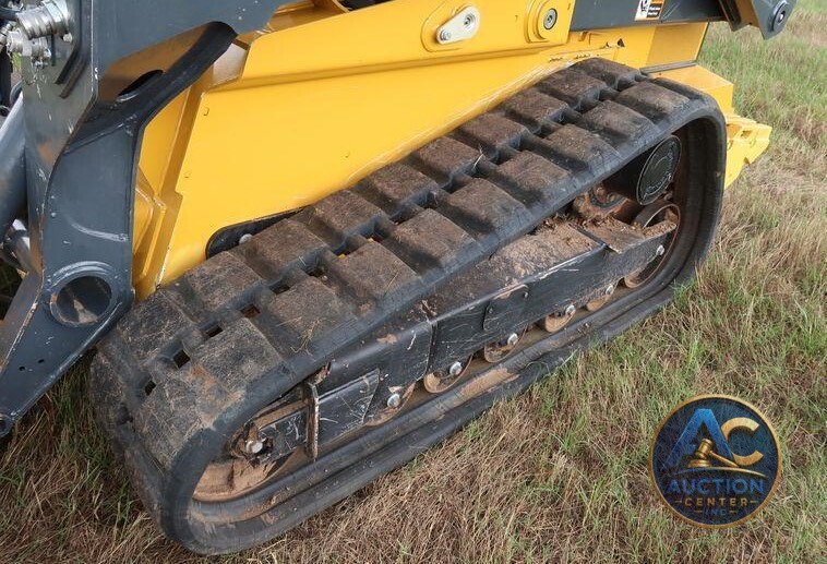 2018 John Deere 333G skid steer