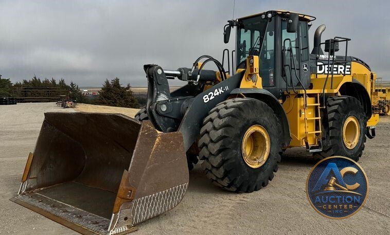 2016 John Deere 824K wheel loader