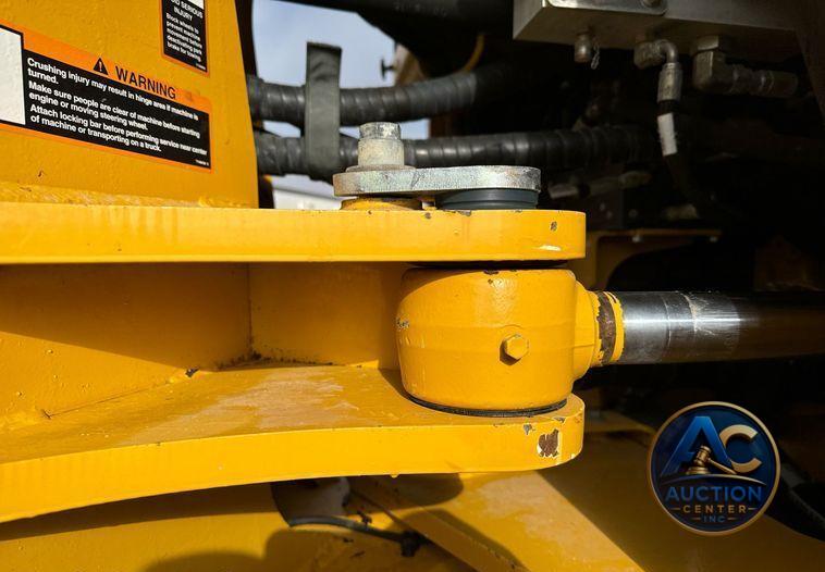 2016 John Deere 824K wheel loader