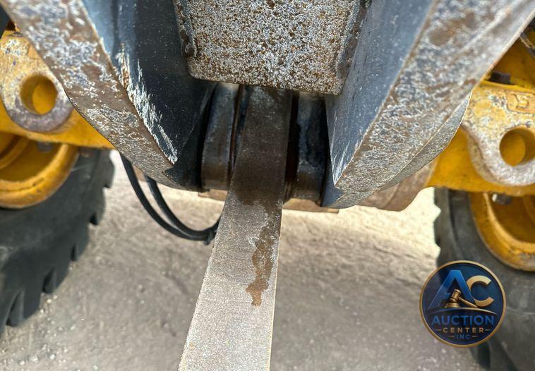 2016 John Deere 824K wheel loader