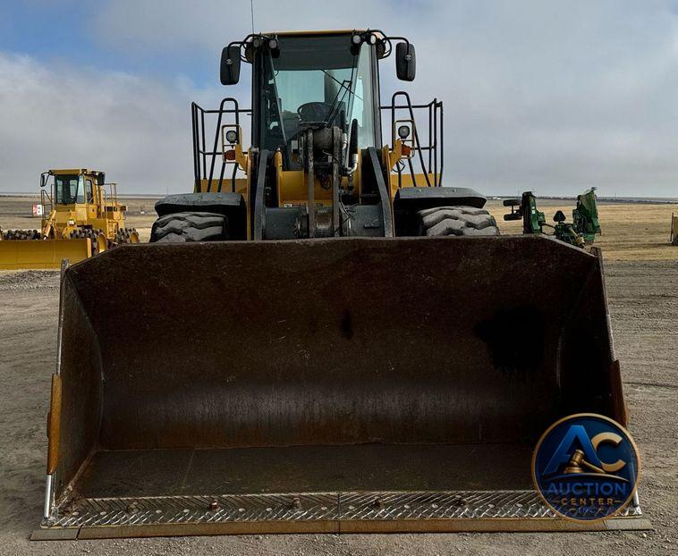 2016 John Deere 824K wheel loader