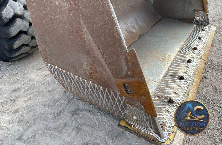 2016 John Deere 824K wheel loader
