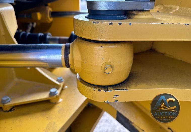 2016 John Deere 824K wheel loader