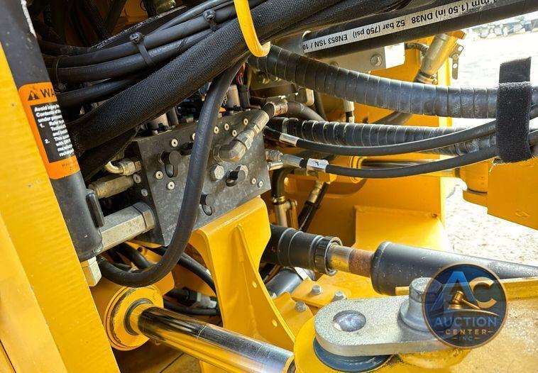 2016 John Deere 824K wheel loader