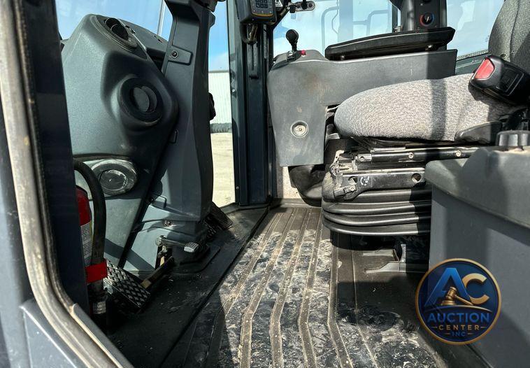2016 John Deere 824K wheel loader