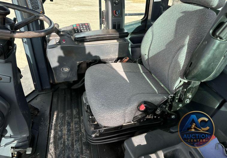 2016 John Deere 824K wheel loader