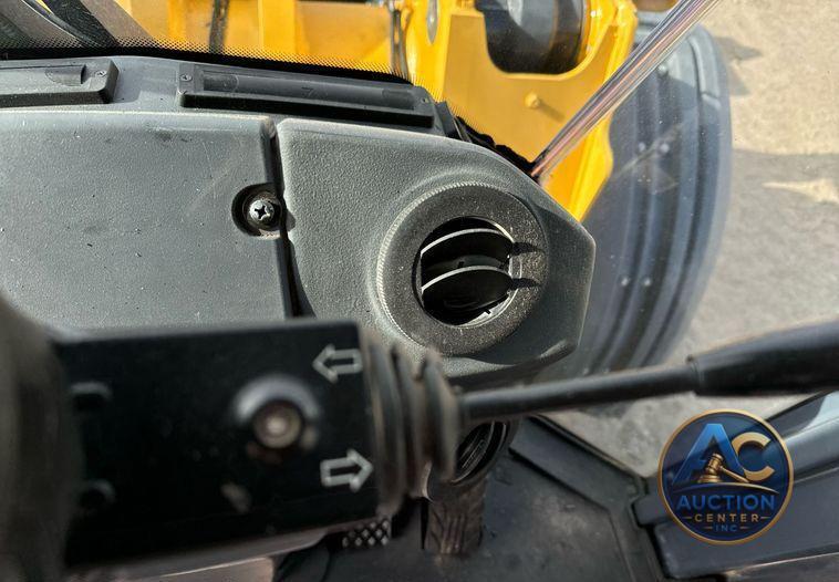 2016 John Deere 824K wheel loader