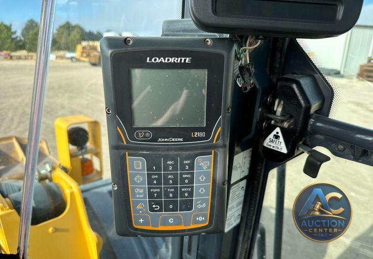 2016 John Deere 824K wheel loader