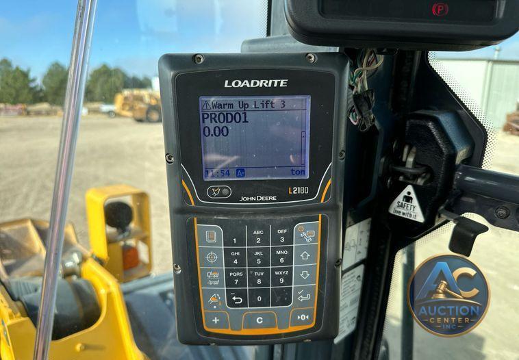 2016 John Deere 824K wheel loader