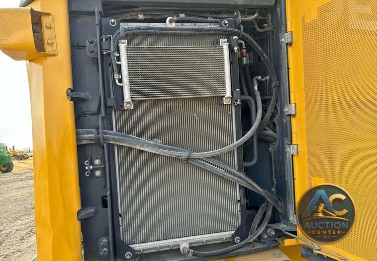 2016 John Deere 824K wheel loader