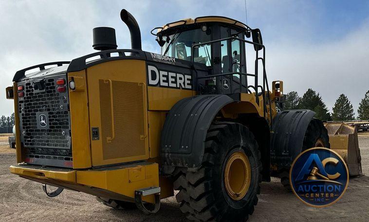 2016 John Deere 824K wheel loader