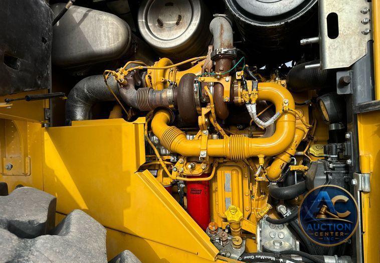 2016 John Deere 824K wheel loader