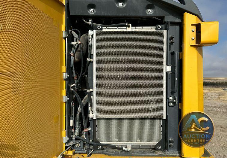 2016 John Deere 824K wheel loader