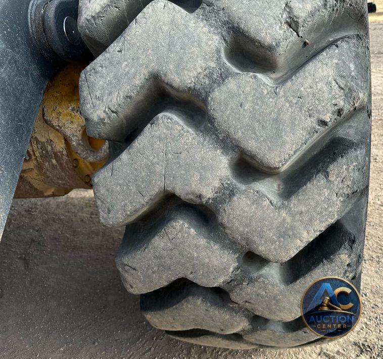 2016 John Deere 824K wheel loader