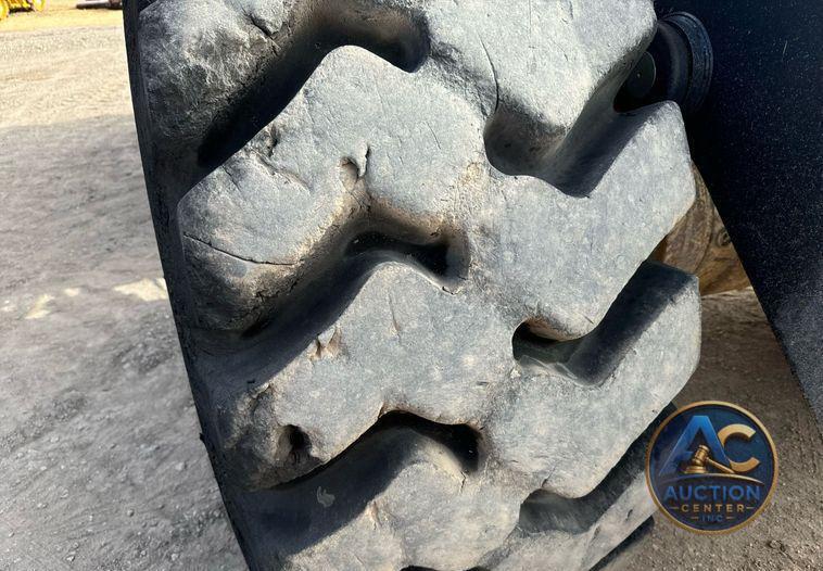 2016 John Deere 824K wheel loader