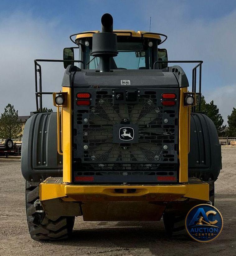 2016 John Deere 824K wheel loader