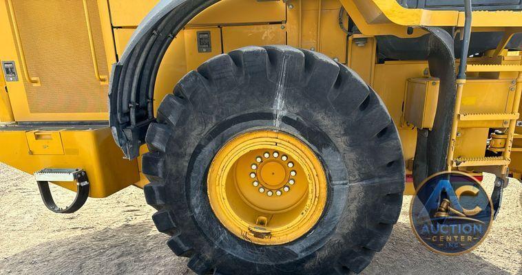 2016 John Deere 824K wheel loader