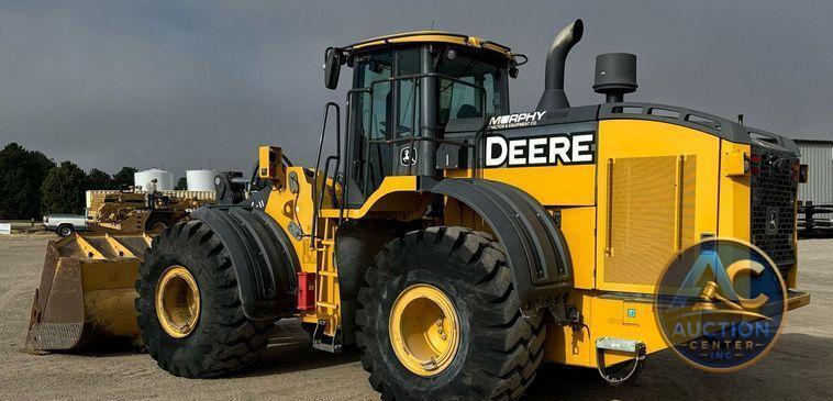 2016 John Deere 824K wheel loader