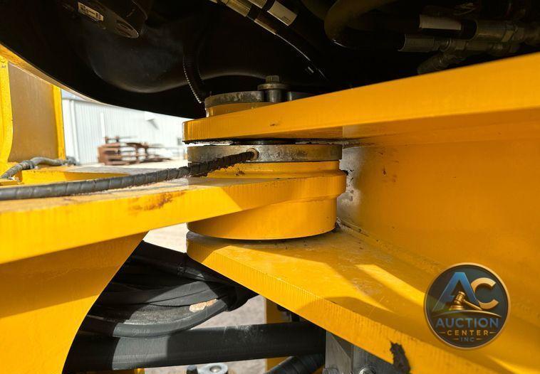 2016 John Deere 824K wheel loader