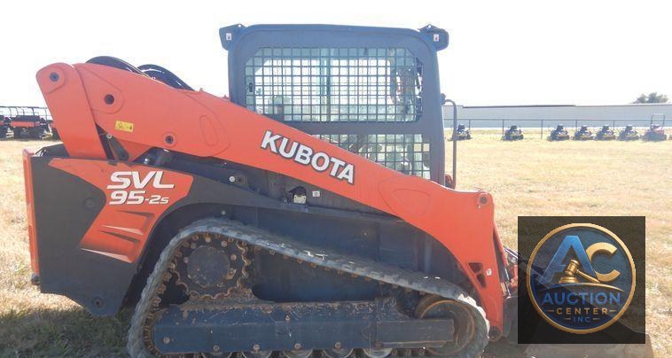 2018 Kubota SVL95-2S skid steer