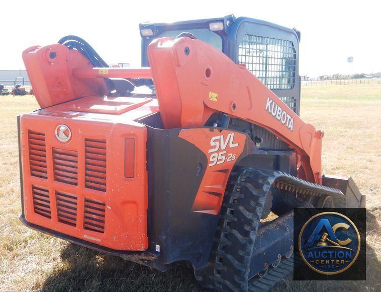 2018 Kubota SVL95-2S skid steer