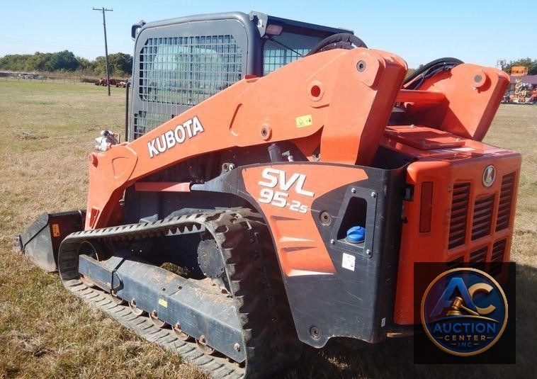 2018 Kubota SVL95-2S skid steer