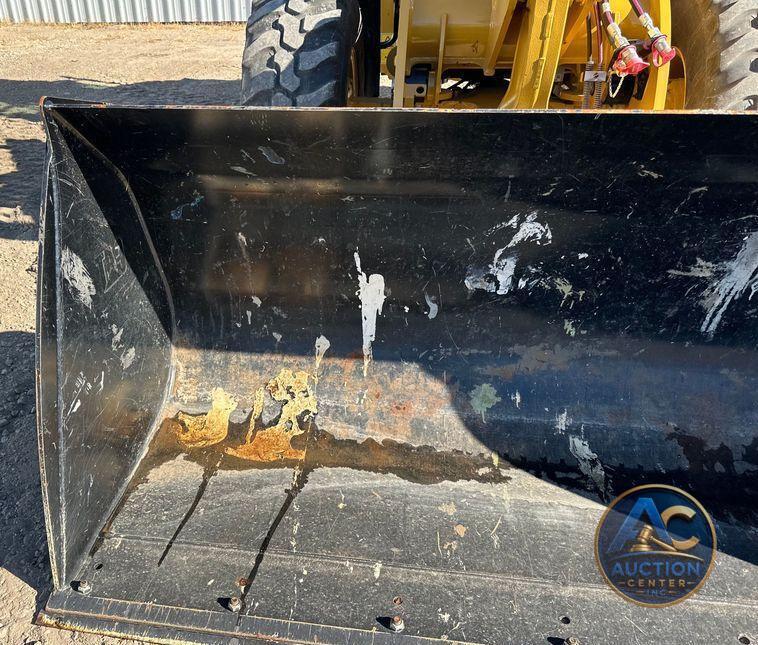 2022 Caterpillar 908M wheel loader