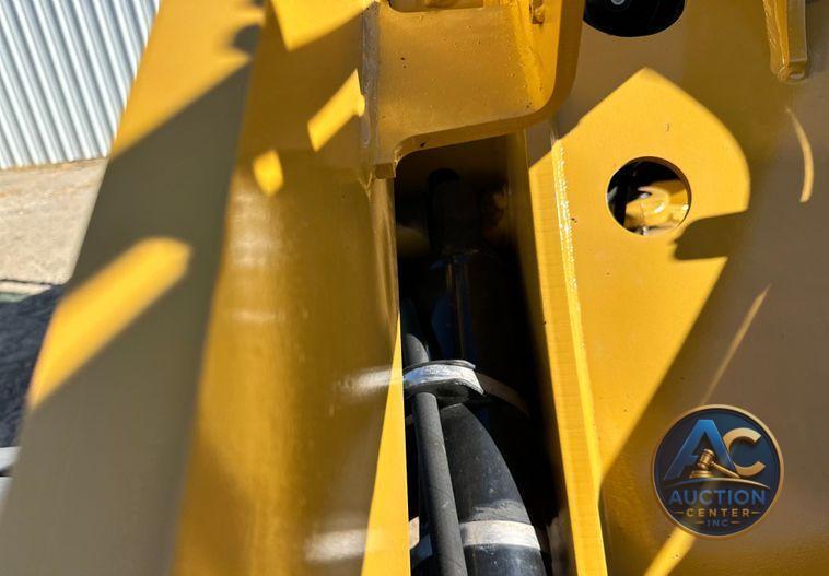 2022 Caterpillar 908M wheel loader
