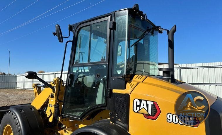 2022 Caterpillar 908M wheel loader
