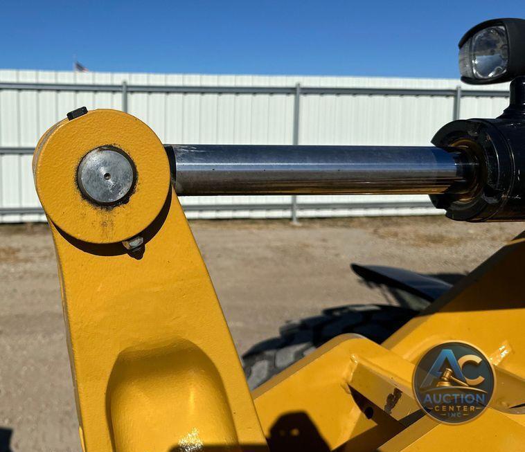 2022 Caterpillar 908M wheel loader