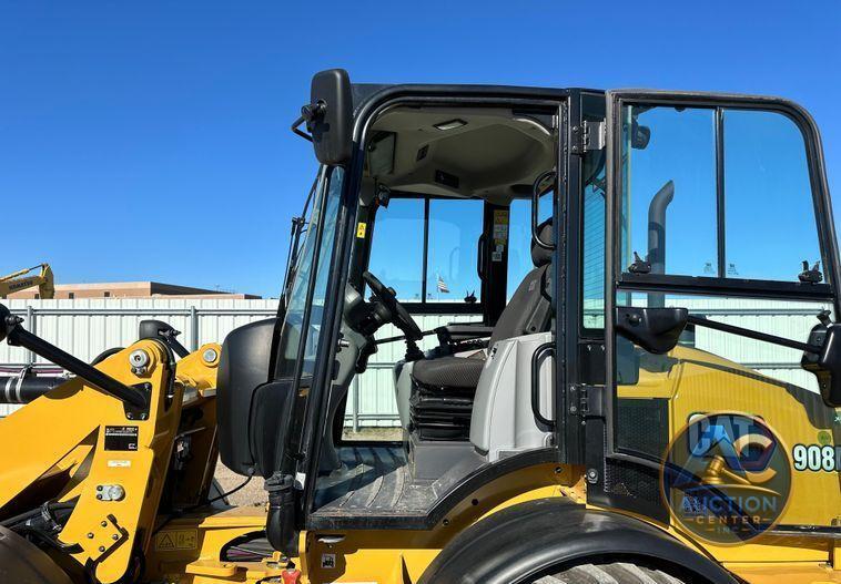 2022 Caterpillar 908M wheel loader