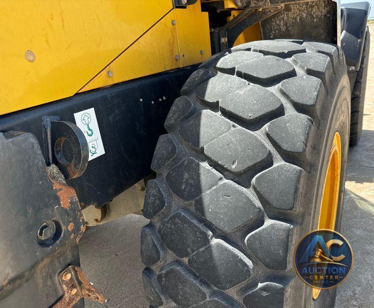 2014 Komatsu  WA270-7 wheel loader