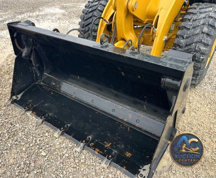 2022 Caterpillar  906M wheel loader